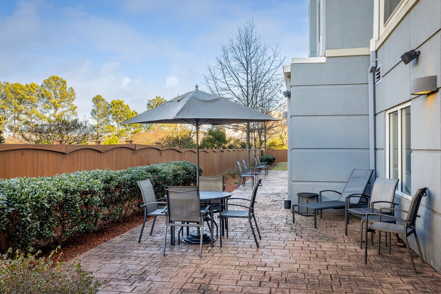 More Photos Of 809 Venture Dr, Smithfield Hotel For Sale