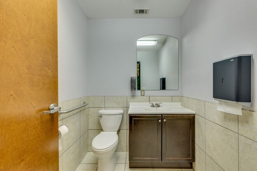 More Photos Of 14121 W US 290 Hwy, Austin Warehouse For Lease