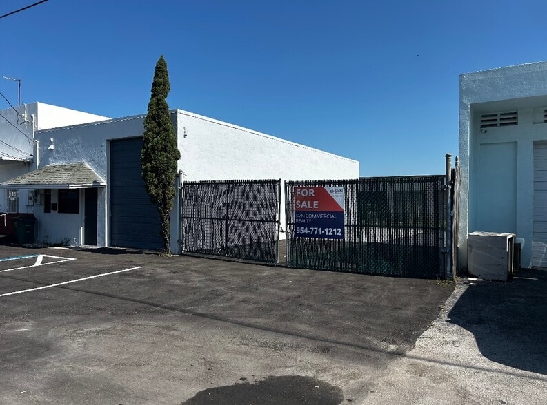 Primary Photo Of 241 NE 32nd Ct, Oakland Park Warehouse For Sale