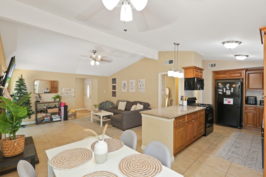 More Photos Of 1139 W Sycamore Ave, Orange Multifamily For Sale