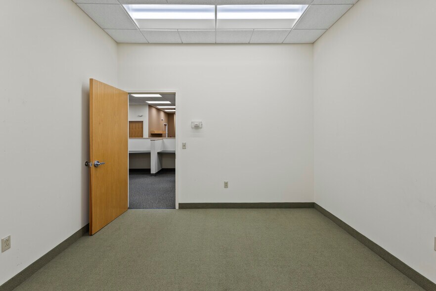 More Photos Of 15 E Union Ave, East Rutherford Warehouse For Lease