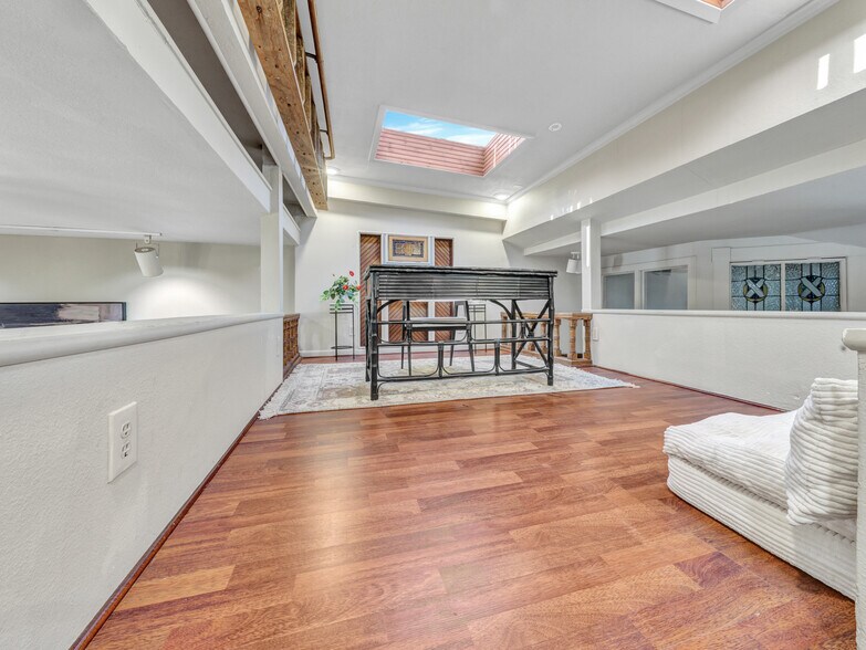 More Photos Of 106 W Main St, Pilot Point Storefront For Sale