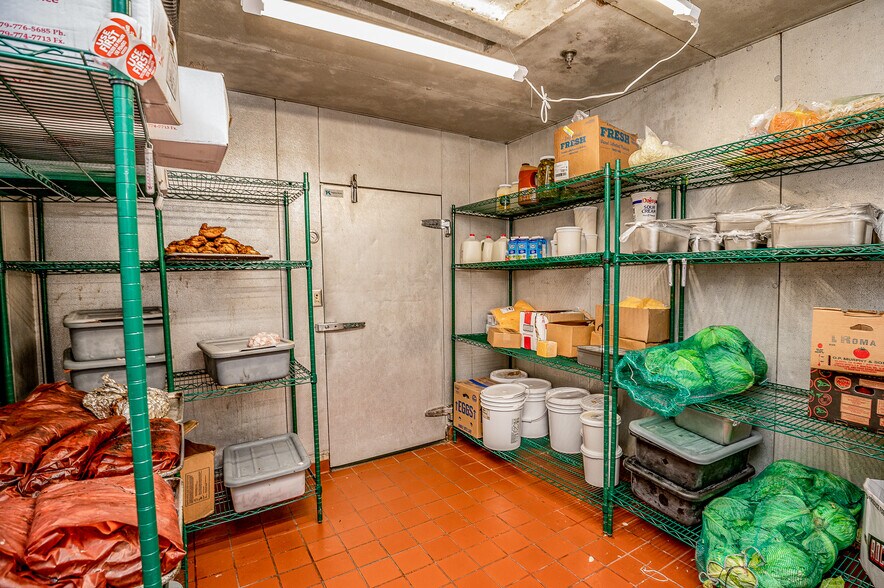 More Photos Of 3301 Cypress Creek Pky, Houston Restaurant For Lease