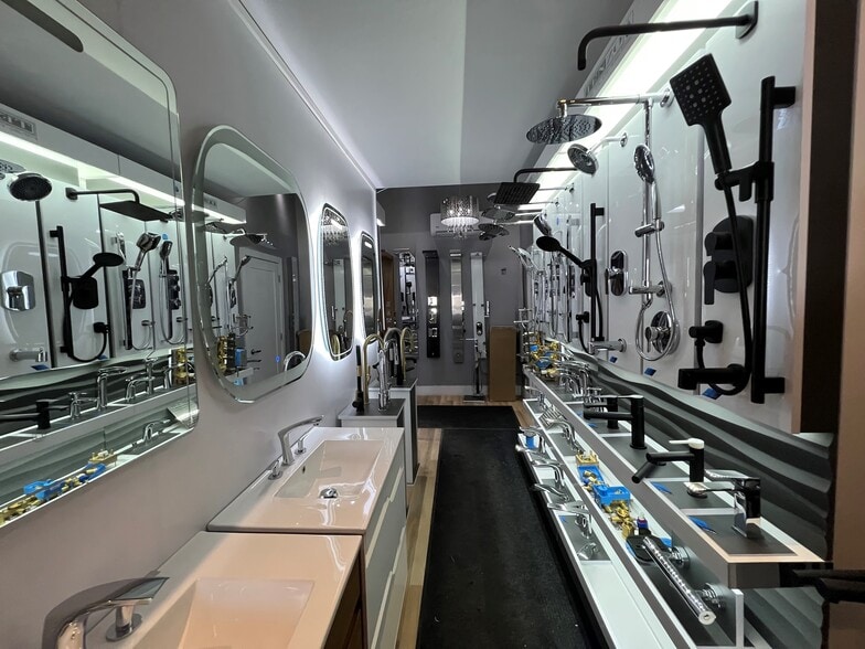 More Photos Of 1300-1360 Rue Louis-Marchand, Beloeil Warehouse For Sale