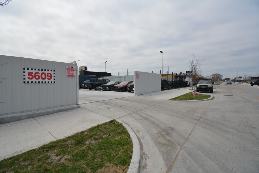 More Photos Of 5610-5613 Southwest Fwy, Houston Mixed Retail For Lease