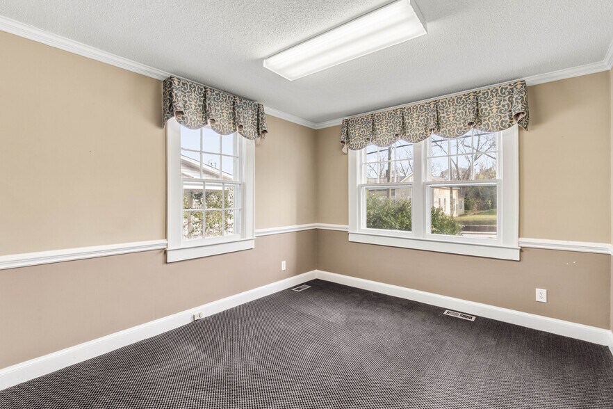 More Photos Of 302 N White St, Lancaster Office For Sale