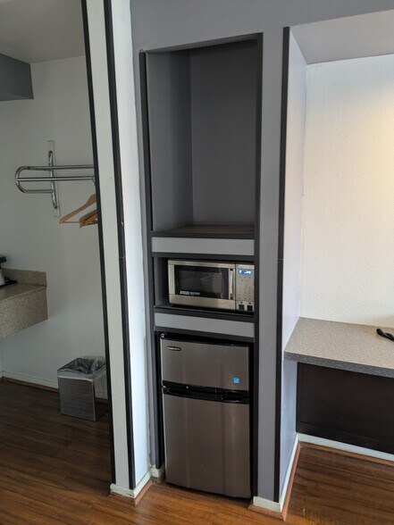 More Photos Of 3100 W Northwest Loop 323, Tyler Hotel For Sale