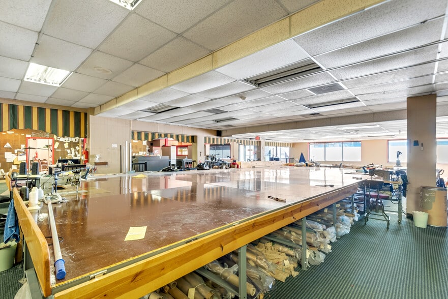 More Photos Of 65 E Fayette St, Uniontown Showroom For Sale