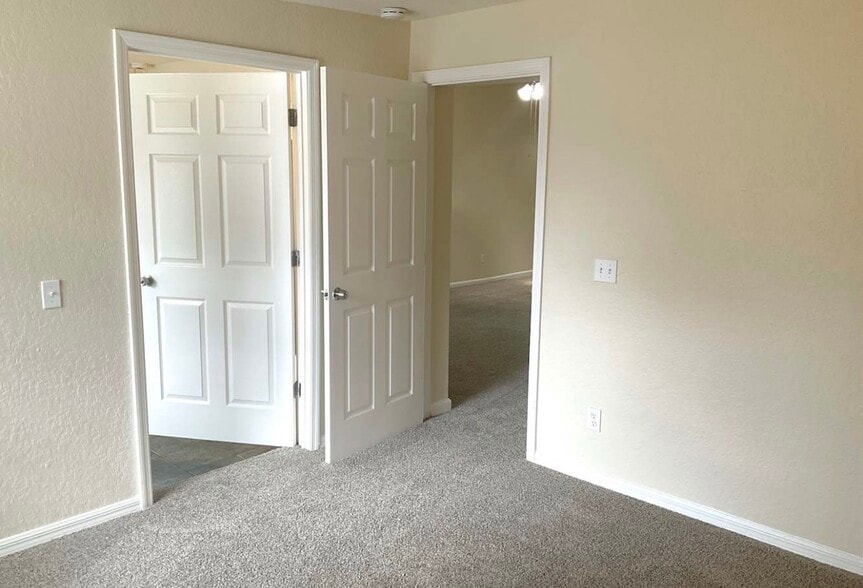 More Photos Of 5444 Conway Oaks Ct, Orlando Multifamily For Lease