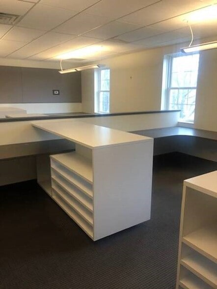More Photos Of 13111-13125 Shaker Blvd, Cleveland Unknown For Lease