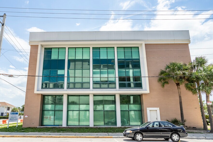 More Photos Of 501 N Grandview Ave, Daytona Beach Medical For Sale
