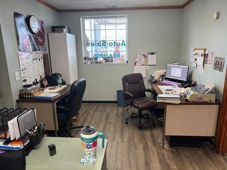 More Photos Of 975-979 E Liberty St, York Auto Dealership For Sale