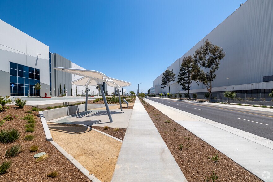 More Photos Of 2401 E Wardlow Rd, Long Beach Warehouse For Lease