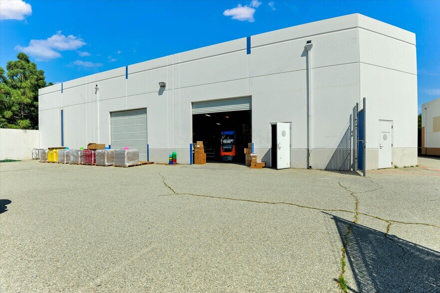 More Photos Of 920 W 10th St, Azusa Warehouse For Sale
