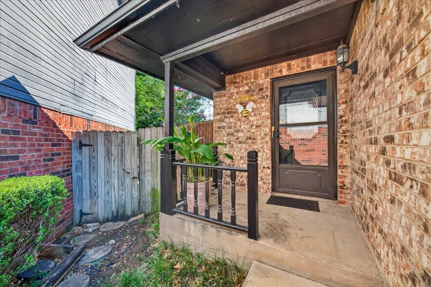 More Photos Of 210-212 Saint Marys Pl, Rockwall Apartments For Sale