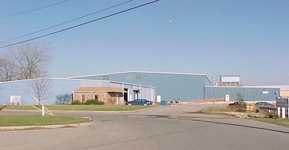 More Photos Of 5635 Commerce St, Lansing Warehouse For Lease