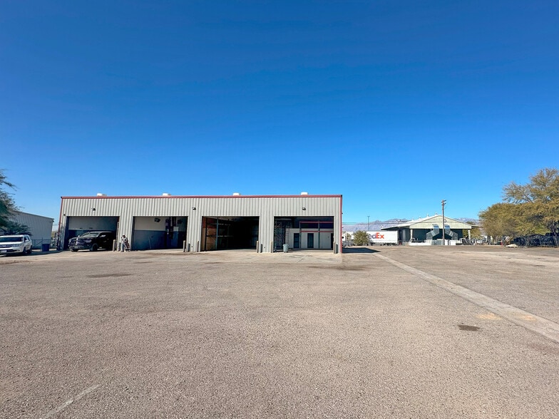 More Photos Of 3191 E 44th St, Tucson Warehouse For Lease