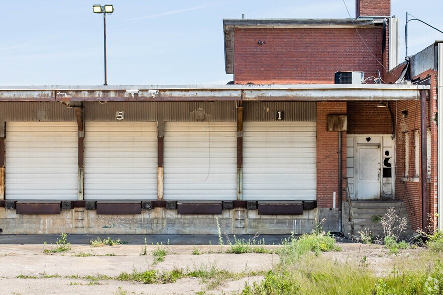 More Photos Of 70 Graham St, McKees Rocks Truck Terminal For Sale