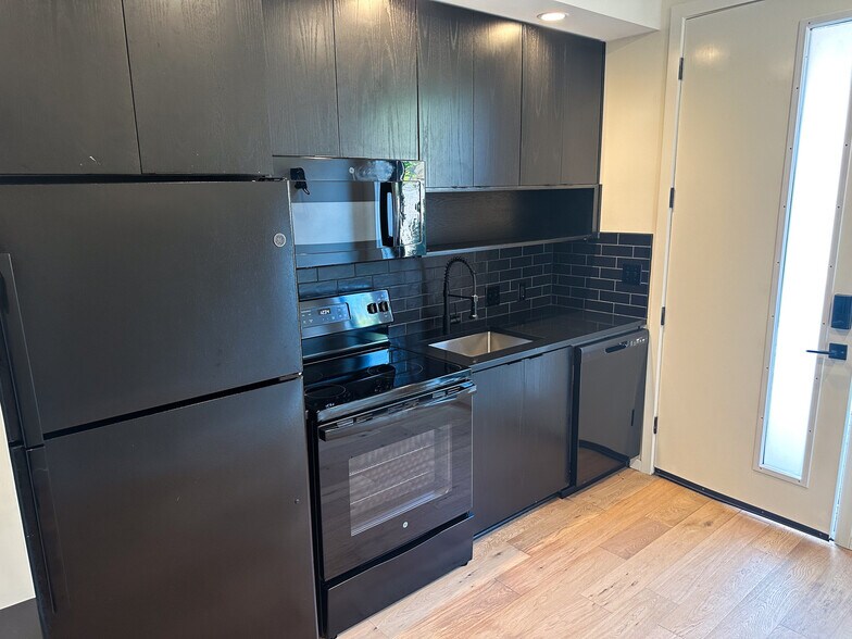 More Photos Of 1825 N Rosa Parks Way, Portland Multifamily For Sale