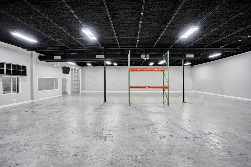 More Photos Of 2521 NE 4th Ave, Pompano Beach Flex For Lease