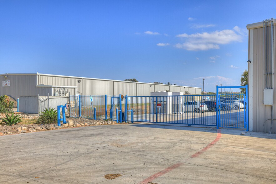 More Photos Of 1361 Wald Rd, New Braunfels Industrial For Sale