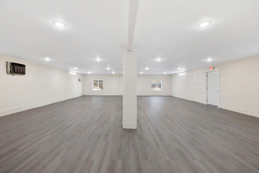 More Photos Of 3307 Sam W Dr ave, Conway Flex For Sale