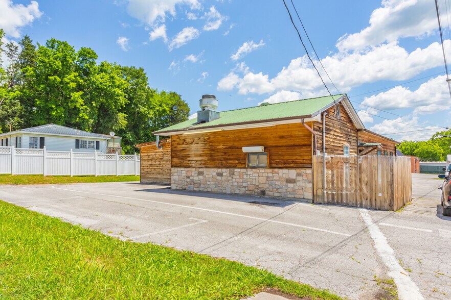 More Photos Of 505 W 9th St, Chickamauga Fast Food For Sale