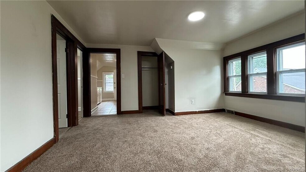 More Photos Of 1890 Linwood Ave, Niagara Falls Apartments For Sale