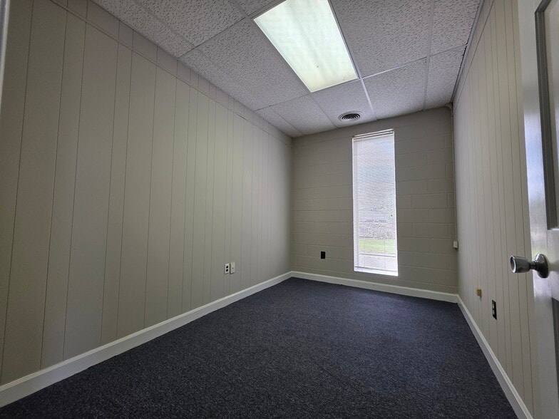 More Photos Of 404 St Andrews Dr, Greenville Office For Lease
