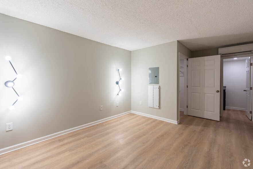 More Photos Of 803 N 2nd St, Clarksville Apartments For Lease