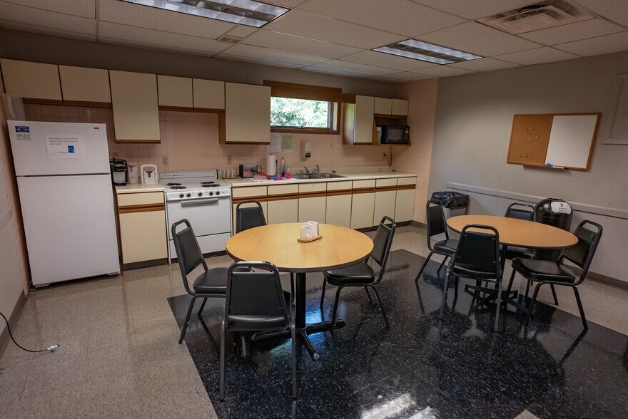 More Photos Of 320 Bilmar Dr, Pittsburgh Office For Sale