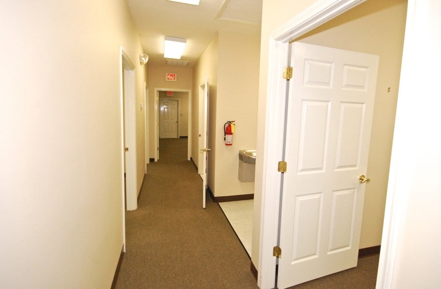 More Photos Of 2021-2027 Greystone Sq, Jackson Office For Lease