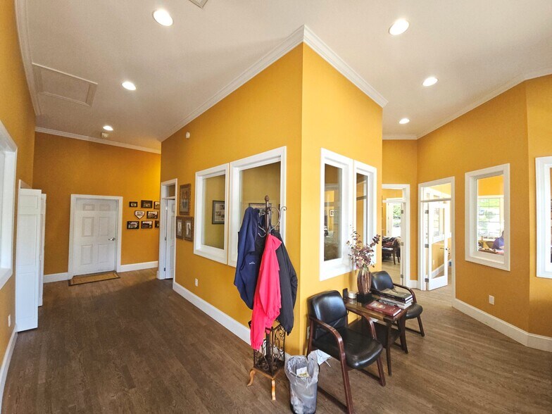 More Photos Of 1216 Asheville Hwy, Hendersonville Auto Dealership For Lease