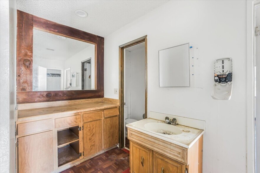 More Photos Of 820 Railroad Ave, Santa Paula Warehouse For Sale