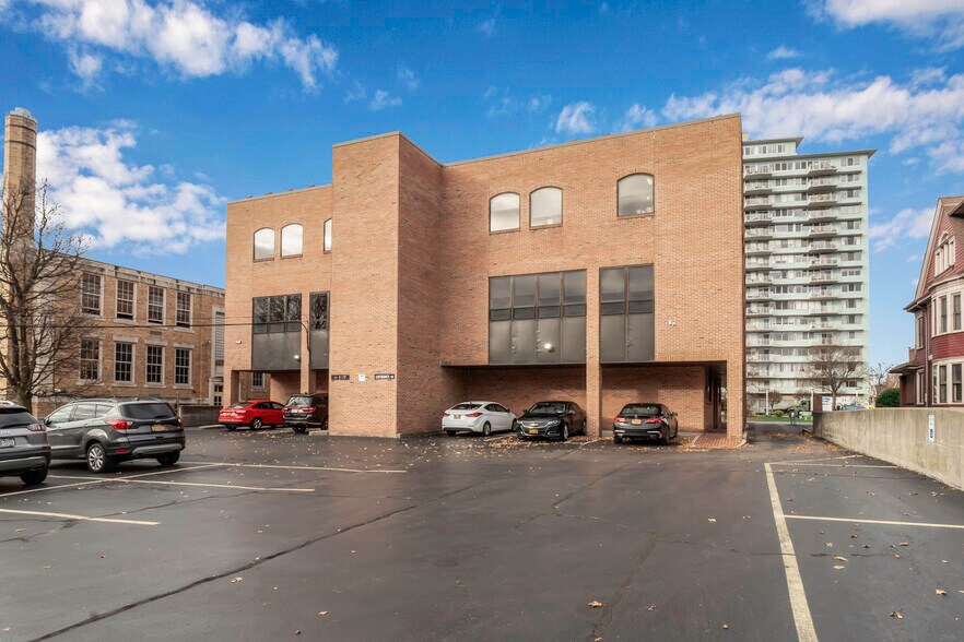 More Photos Of 1083 Delaware Ave, Buffalo Medical For Lease