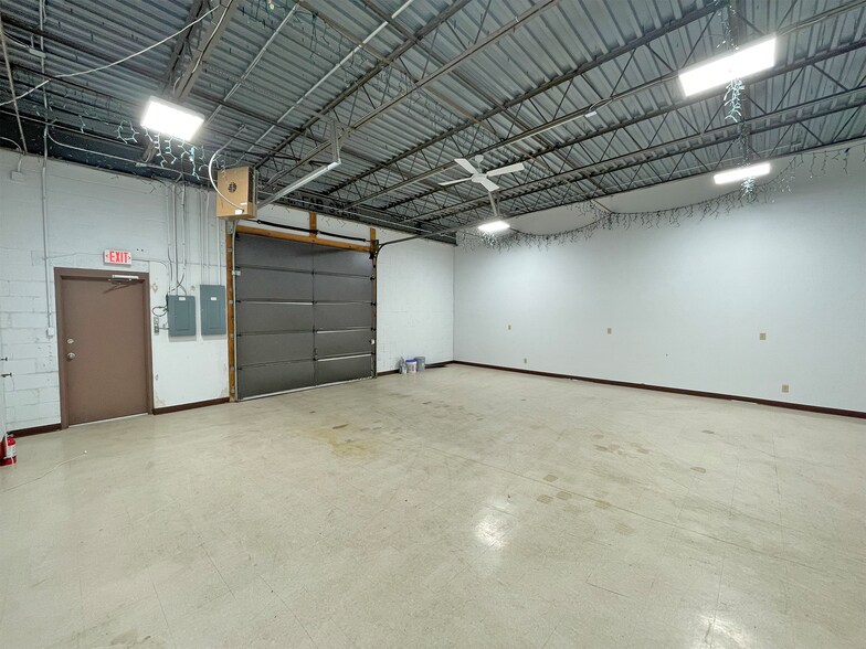 More Photos Of 2401 Directors Row, Indianapolis Unknown For Lease