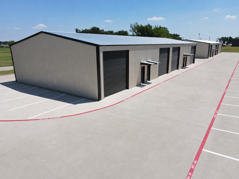 Primary Photo Of 8648 Ike Byrom Rd, Aubrey Flex For Lease