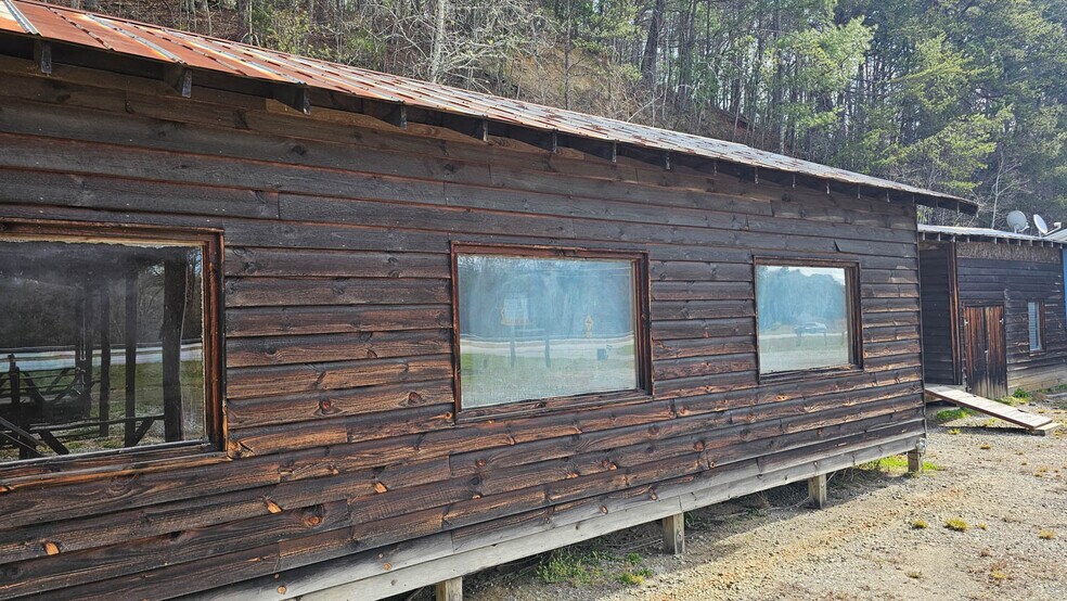 More Photos Of 5987 Highway 441, Wiley Storefront Retail Office For Sale