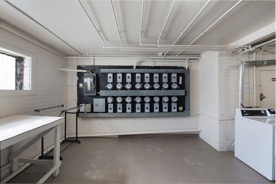 More Photos Of 8702 Detroit Ave, Cleveland Apartments For Sale