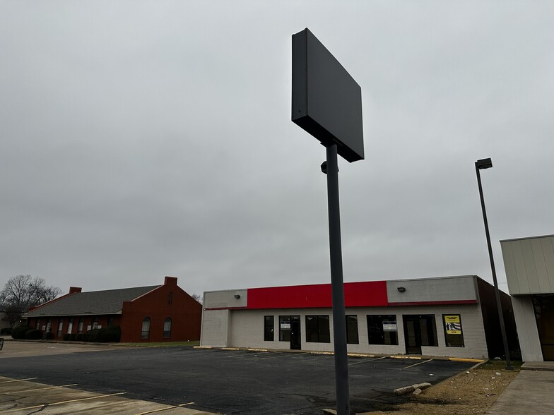 More Photos Of 113 W Broadway St, West Memphis Freestanding For Lease