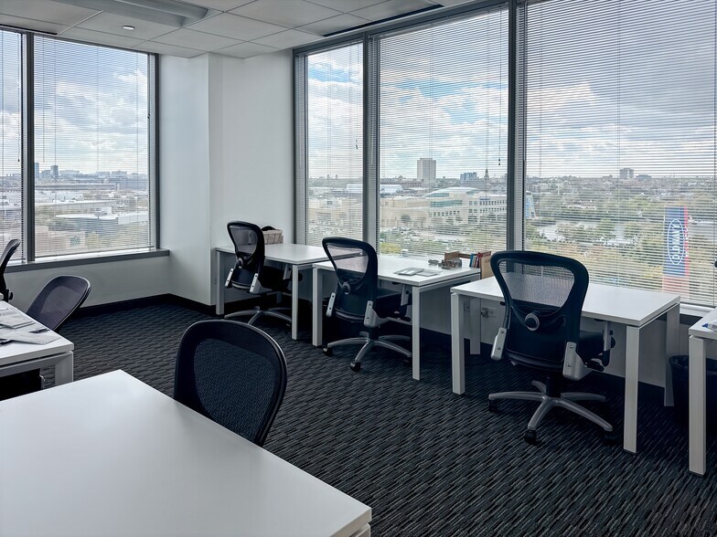 More Photos Of 915-939 W North Ave, Chicago Coworking Space