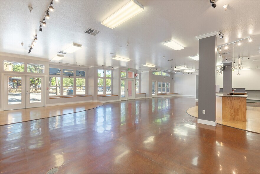 More Photos Of 220 Windsor River Rd, Windsor Apartments For Sale