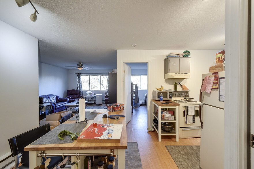 More Photos Of 9103 Glover Rd, Langley Storefront Retail Residential For Lease