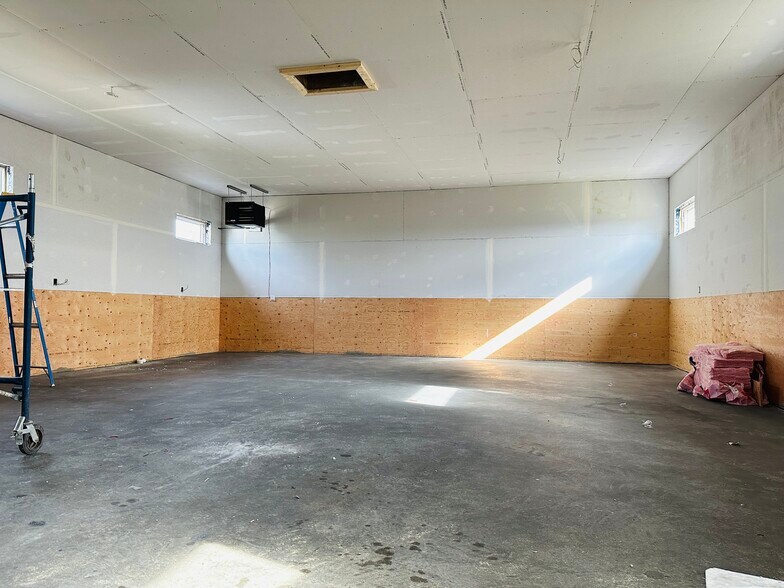 More Photos Of 723079 Range Road 63, Clairmont Warehouse For Lease