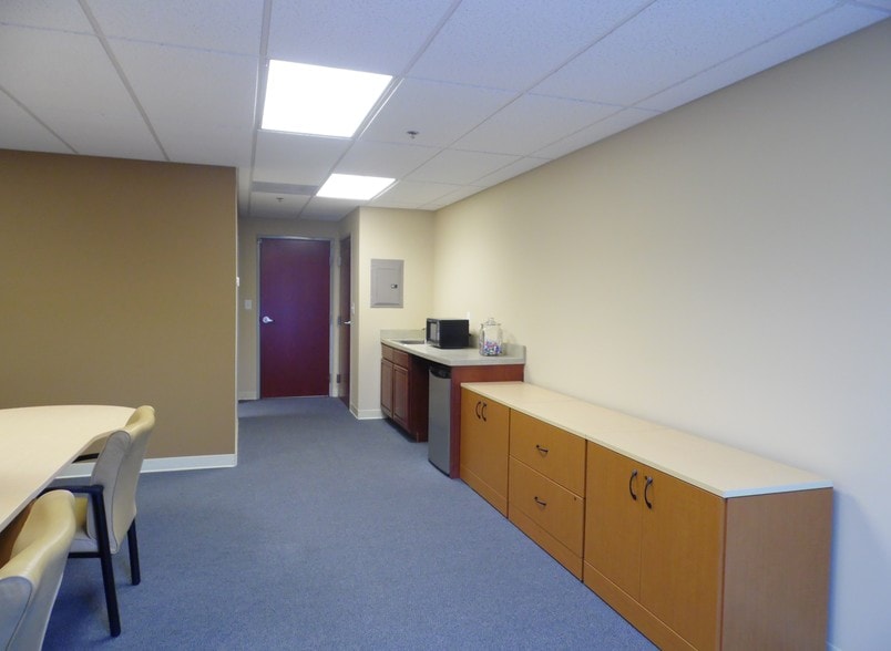 More Photos Of 10412 Allisonville Rd, Fishers Office For Sale