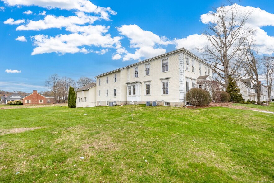 More Photos Of 11 Hayward Ave, Colchester Office For Sale