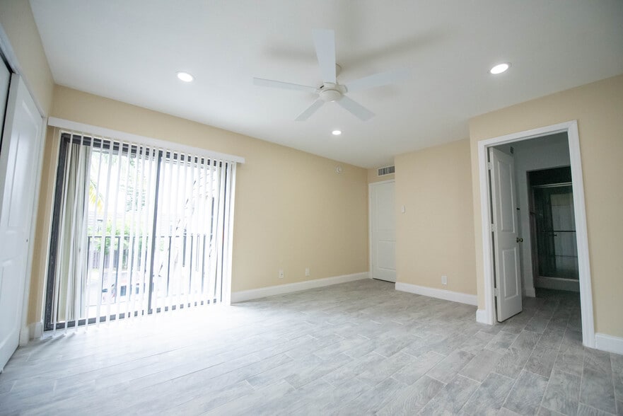 More Photos Of 1845 N Congress Ave, West Palm Beach Multifamily For Sale