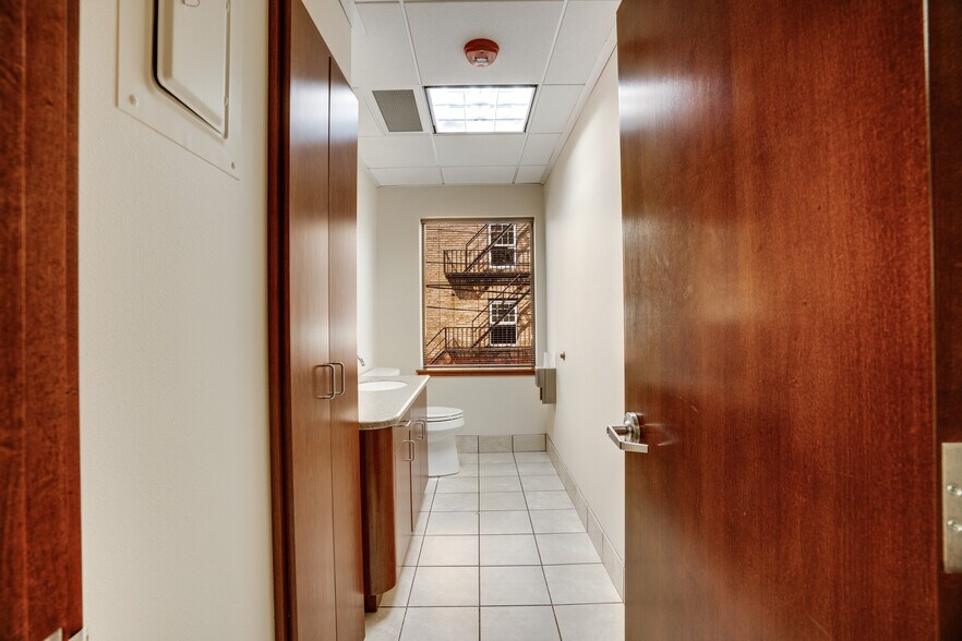More Photos Of 705 S 9th St, Tacoma Office For Sale