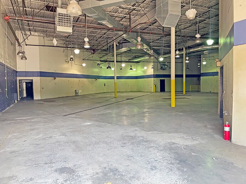 More Photos Of 317 Lincoln Hwy, Fairview Heights Auto Repair For Lease