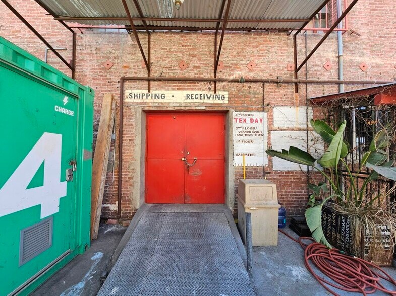 More Photos Of 718 Gladys Ave, Los Angeles Warehouse For Lease